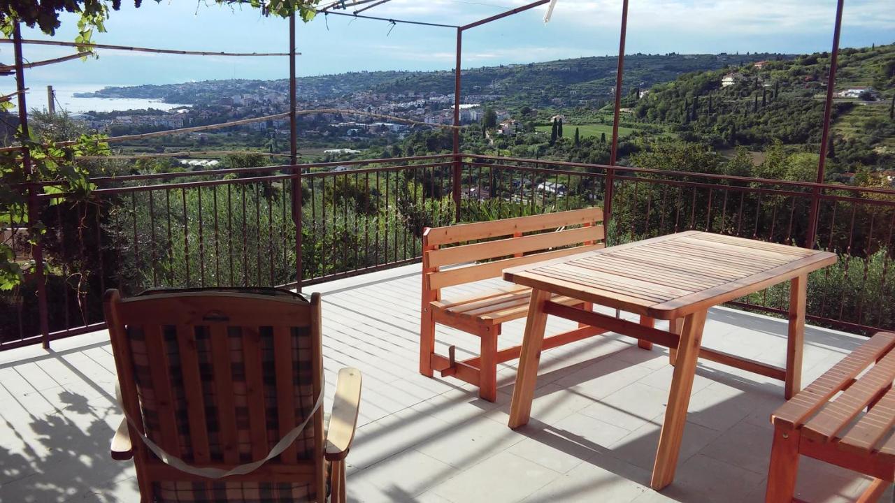 Apartma Med Oljkami Spodnji Portorose Esterno foto