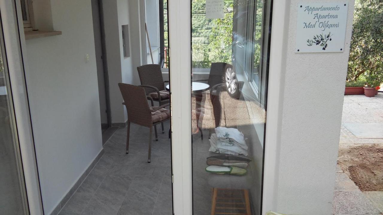 Apartma Med Oljkami Spodnji Portorose Esterno foto