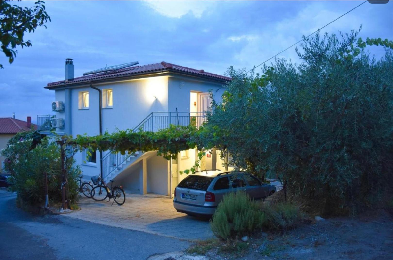Apartma Med Oljkami Spodnji Portorose Esterno foto